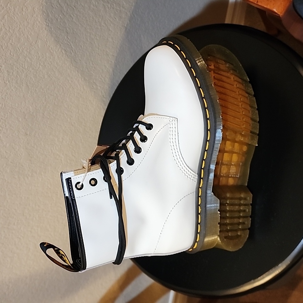NEW 1460 Smooth White Leather Boots, Dr. Martens Unisex Ladies 9/Men's 8 - Picture 2 of 13